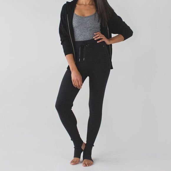 Lululemon Sweet Savasana  Sweater Knit Stirrup Pants 8 Heathered Black - Picture 1 of 12